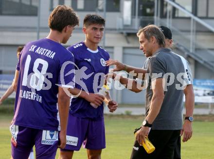 Fussball Testspiel. SK Austria Klagenfurt gegen Kalsdorf. Matteo Kitz, Aidan Liu, Trainer Rolf Landerl (Klagenfurt). St. Stefan im Lavanttal, am 1.7.2025.
Foto: Kuess
www.qspictures.net
---
pressefotos, pressefotografie, kuess, qs, qspictures, sport, bild, bilder, bilddatenbank