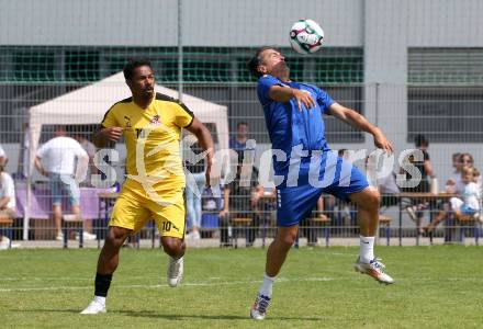 Fussball. Tag der offenen Tuer. Fussball Legenden. SK Austria Klagenfurt gegen KAC 1909.  Almedin Hota (Klagenfurt), Sandro (KAC). Klagenfurt, am 12.7.2025.
Foto: Kuess
www.qspictures.net
---
pressefotos, pressefotografie, kuess, qs, qspictures, sport, bild, bilder, bilddatenbank