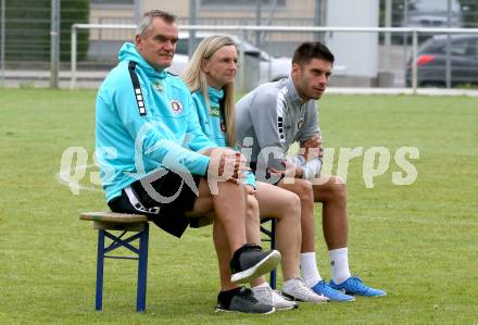 Fussball. Tag der offenen Tuer. Fussball Frauen. SK Austria Klagenfurt/Carinthian Hornets gegen KAC1909. Trainer Robert Micheu, Trainerin Sabine D Angelo, Tormanntrainer Marc Lamberger. Klagenfurt, am 12.7.2025.
Foto: Kuess
www.qspictures.net
---
pressefotos, pressefotografie, kuess, qs, qspictures, sport, bild, bilder, bilddatenbank