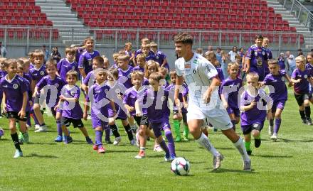Fussball. Tag der offenen Tuer. Fussball Nachwuchs. 100 gegen 5. Dino Delic.  Klagenfurt, am 12.7.2025.
Foto: Kuess
www.qspictures.net
---
pressefotos, pressefotografie, kuess, qs, qspictures, sport, bild, bilder, bilddatenbank