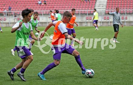 Fussball. Tag der offenen Tuer. Showtraining. (Klagenfurt). Klagenfurt, am 12.7.2025.
Foto: Kuess
www.qspictures.net
---
pressefotos, pressefotografie, kuess, qs, qspictures, sport, bild, bilder, bilddatenbank