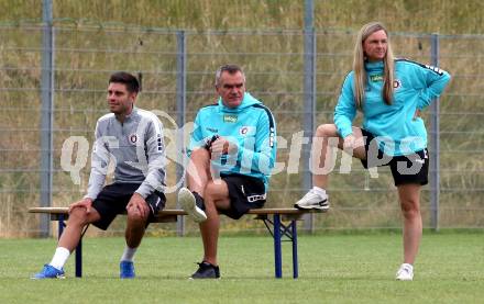 Fussball. Tag der offenen Tuer. Fussball Frauen. SK Austria Klagenfurt/Carinthian Hornets gegen KAC1909.  Tormanntrainer Marc Lamberger, Trainer Robert Micheu, Trainerin Sabine D Angelo. Klagenfurt, am 12.7.2025.
Foto: Kuess
www.qspictures.net
---
pressefotos, pressefotografie, kuess, qs, qspictures, sport, bild, bilder, bilddatenbank