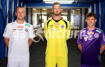 Fussball. Tag der offenen Tuer.   SK Austria Klagenfurt. Dressenpraesentation. Florian Jaritz, Manuel Kuttin, Matthias Dollinger. . Klagenfurt, am 12.7.2025.
Foto: Kuess
www.qspictures.net
---
pressefotos, pressefotografie, kuess, qs, qspictures, sport, bild, bilder, bilddatenbank