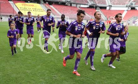 Fussball. Tag der offenen Tuer. Armin Karic, Alexander Pschernig, Leo Vielgut. Klagenfurt, am 12.7.2025.
Foto: Kuess
www.qspictures.net
---
pressefotos, pressefotografie, kuess, qs, qspictures, sport, bild, bilder, bilddatenbank