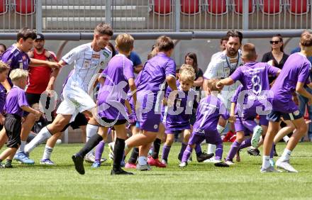 Fussball. Tag der offenen Tuer. 100 gegen 5.  Klagenfurt, am 12.7.2025.
Foto: Kuess
www.qspictures.net
---
pressefotos, pressefotografie, kuess, qs, qspictures, sport, bild, bilder, bilddatenbank