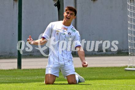 Fussball. Tag der offenen Tuer. 100 gegen 5.  Klagenfurt, Aidan Liu. am 12.7.2025.
Foto: Kuess
www.qspictures.net
---
pressefotos, pressefotografie, kuess, qs, qspictures, sport, bild, bilder, bilddatenbank