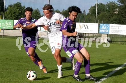 Fussball Testspiel. Velden gegen SK Austria Klagenfurt. Lukas Lausegger (Velden),   Alexander Ranacher, Rei Okada  (Klagenfurt). Velden, am 18.7.2025.
Foto: Kuess
www.qspictures.net
---
pressefotos, pressefotografie, kuess, qs, qspictures, sport, bild, bilder, bilddatenbank