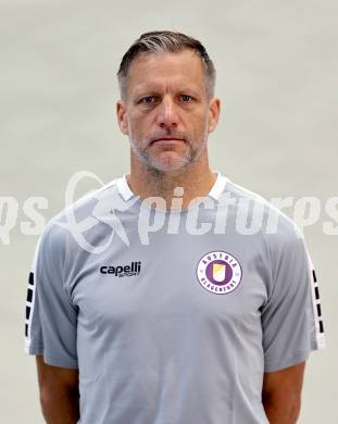 Fussball. 2. Liga. Mannschaftsfototermin SK Austria Klagenfurt. Trainer Rolf Landerl.  Klagenfurt, am , am 17.7.2025.
Foto: Kuess
www.qspictures.net
---
pressefotos, pressefotografie, kuess, qs, qspictures, sport, bild, bilder, bilddatenbank