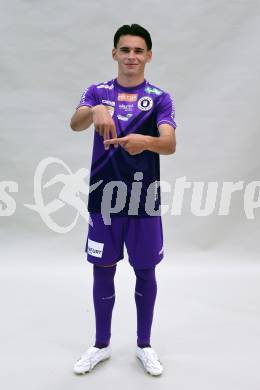 Fussball. 2. Liga. Mannschaftsfototermin SK Austria Klagenfurt. Jubel Armin Karic.   Klagenfurt, am , am 17.7.2025.
Foto: Kuess
www.qspictures.net
---
pressefotos, pressefotografie, kuess, qs, qspictures, sport, bild, bilder, bilddatenbank