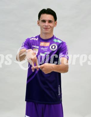Fussball. 2. Liga. Mannschaftsfototermin SK Austria Klagenfurt. Jubel Armin Karic.   Klagenfurt, am , am 17.7.2025.
Foto: Kuess
www.qspictures.net
---
pressefotos, pressefotografie, kuess, qs, qspictures, sport, bild, bilder, bilddatenbank
