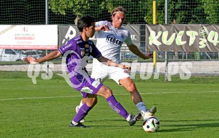 Fussball Testspiel. Velden gegen SK Austria Klagenfurt.  Lukas Lausegger (Velden),  Rei Okada (Klagenfurt). Velden, am 18.7.2025.
Foto: Kuess
www.qspictures.net
---
pressefotos, pressefotografie, kuess, qs, qspictures, sport, bild, bilder, bilddatenbank