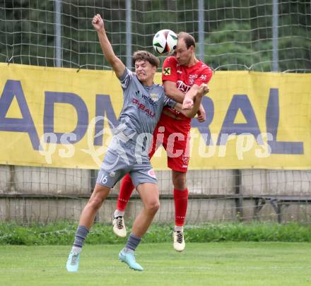 Fussball Kaerntner Liga. Grafenstein gegen Koettmannsdorf.  Bernhard Walzl (Grafenstein), Nico Khom   (Koettmannsdorf). Grafenstein, am 1.8..2025.
Foto: Kuess
www.qspictures.net
---
pressefotos, pressefotografie, kuess, qs, qspictures, sport, bild, bilder, bilddatenbank