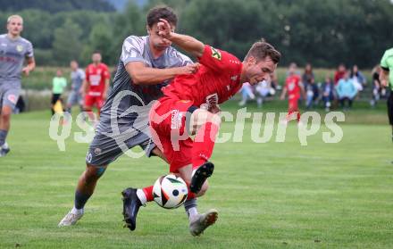Fussball Kaerntner Liga. Grafenstein gegen Koettmannsdorf. Marco Raunegger (Grafenstein),  Daniel Hans Genser (Koettmannsdorf). Grafenstein, am 1.8..2025.
Foto: Kuess
www.qspictures.net
---
pressefotos, pressefotografie, kuess, qs, qspictures, sport, bild, bilder, bilddatenbank