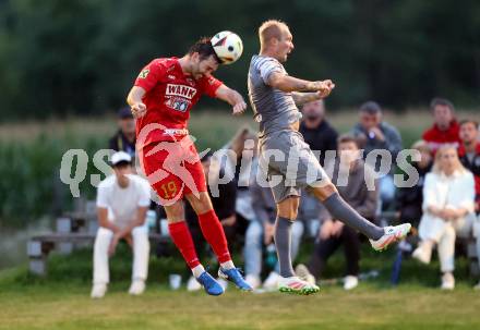 Fussball Kaerntner Liga. Grafenstein gegen Koettmannsdorf.  Marco Mueller (Grafenstein),   Aner Mandzic (Koettmannsdorf). Grafenstein, am 1.8..2025.
Foto: Kuess
www.qspictures.net
---
pressefotos, pressefotografie, kuess, qs, qspictures, sport, bild, bilder, bilddatenbank