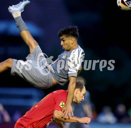 Fussball Kaerntner Liga. Grafenstein gegen Koettmannsdorf.   Bernhard Walzl (Grafenstein),   Amir Mohammadi (Koettmannsdorf). Grafenstein, am 1.8..2025.
Foto: Kuess
www.qspictures.net
---
pressefotos, pressefotografie, kuess, qs, qspictures, sport, bild, bilder, bilddatenbank