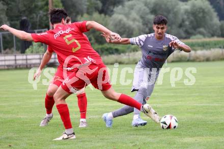 Fussball Kaerntner Liga. Grafenstein gegen Koettmannsdorf.  Dominic Oraze (Grafenstein),   Amir Mohammadi (Koettmannsdorf). Grafenstein, am 1.8..2025.
Foto: Kuess
www.qspictures.net
---
pressefotos, pressefotografie, kuess, qs, qspictures, sport, bild, bilder, bilddatenbank