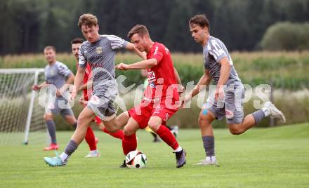 Fussball Kaerntner Liga. Grafenstein gegen Koettmannsdorf.  Marco Raunegger (Grafenstein),  Nico Khom; Daniel Hans Genser (Koettmannsdorf). Grafenstein, am 1.8..2025.
Foto: Kuess
www.qspictures.net
---
pressefotos, pressefotografie, kuess, qs, qspictures, sport, bild, bilder, bilddatenbank