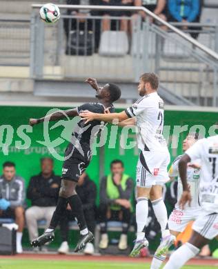 Fussball Bundesliga. Wolfsberger AC  gegen SCR Altach.  Dominik Baumgartner  (Wolfsberg),   Ousmane Diawara (Altach). Wolfsberg, am 2.8..2025.
Foto: Kuess
www.qspictures.net
---
pressefotos, pressefotografie, kuess, qs, qspictures, sport, bild, bilder, bilddatenbank