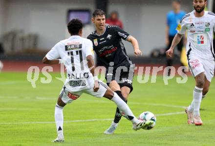 Fussball Bundesliga. Wolfsberger AC  gegen SCR Altach. Thierno Mamadou Lamarana Ballo  (Wolfsberg),   Pascal Juan Estrada (Altach). Wolfsberg, am 2.8..2025.
Foto: Kuess
www.qspictures.net
---
pressefotos, pressefotografie, kuess, qs, qspictures, sport, bild, bilder, bilddatenbank