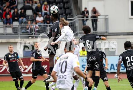 Fussball Bundesliga. Wolfsberger AC  gegen SCR Altach.  Simon Piesinger (Wolfsberg), Ousmane Diawara   (Altach). Wolfsberg, am 2.8..2025.
Foto: Kuess
www.qspictures.net
---
pressefotos, pressefotografie, kuess, qs, qspictures, sport, bild, bilder, bilddatenbank