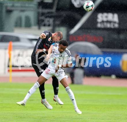 Fussball Bundesliga. Wolfsberger AC  gegen SCR Altach.  Thierno Mamadou Lamarana Ballo (Wolfsberg),  Lukas Jaeger   (Altach). Wolfsberg, am 2.8..2025.
Foto: Kuess
www.qspictures.net
---
pressefotos, pressefotografie, kuess, qs, qspictures, sport, bild, bilder, bilddatenbank