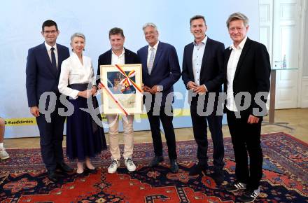 Fussball Bundesliga. Empfang fÃ¼r Cup-Sieger WAC. LHStv. Martin Gruber, LHStv.in Gaby Schaunig, Dietmar Riegler, LH Peter Kaiser, LR Daniel Fellner, Landessportdirektor Arno Arthofer. Klagenfurt, am 22.7.2025.
Foto: Kuess
www.qspictures.net
---
pressefotos, pressefotografie, kuess, qs, qspictures, sport, bild, bilder, bilddatenbank