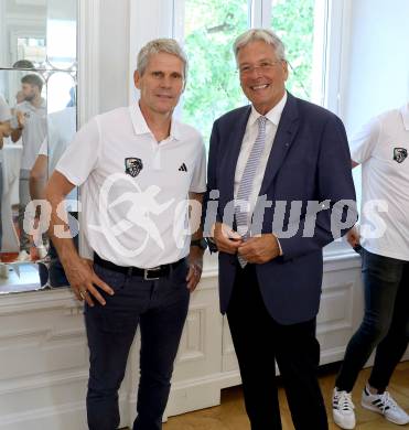 Fussball Bundesliga. Empfang fÃ¼r Cup-Sieger WAC. Trainer Dietmar Kuehbauer, LH Peter Kaiser. Klagenfurt, am 22.7.2025.
Foto: Kuess
www.qspictures.net
---
pressefotos, pressefotografie, kuess, qs, qspictures, sport, bild, bilder, bilddatenbank