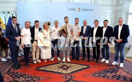 Empfang fÃ¼r Cup-Sieger WAC. Empfang fÃ¼r Cup-Sieger WAC:  LHStv. Martin Gruber,  Friedl WÃ¼rcher (Nockalm Quintett), Dietmar Riegler, Waltraud Riegler, Dietmar KÃ¼hbauer, Dominik Baumgartner, Angelo Gattermayer, LH Peter Kaiser, Landessportdirektor Arno Arthofer, Christian Puff, Horst NÃ¶ssler.    Klagenfurt, am 22.7.2025.
Foto: Kuess
www.qspictures.net
---
pressefotos, pressefotografie, kuess, qs, qspictures, sport, bild, bilder, bilddatenbank