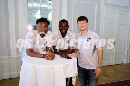 Fussball Bundesliga. Empfang fÃ¼r Cup-Sieger WAC. Chibuike Nwaiwu, Cheik Mamadou Diabate, Boris Matic. Klagenfurt, am 22.7.2025.
Foto: Kuess
www.qspictures.net
---
pressefotos, pressefotografie, kuess, qs, qspictures, sport, bild, bilder, bilddatenbank