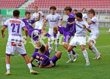 Fussball 2. Liga. SK Austria Klagenfurt gegen Young Violett Austria Wien.  Dino Delic, Matteo Kitz, Mario Matkovic (Klagenfurt),  Daniel Nnodim, Dejan Radonjic  (Wien). Klagenfurt, 8.8.2025.
Foto: Kuess
www.qspictures.net
---
pressefotos, pressefotografie, kuess, qs, qspictures, sport, bild, bilder, bilddatenbank