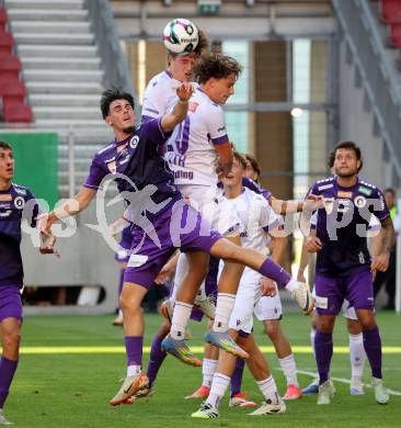 Fussball 2. Liga. SK Austria Klagenfurt gegen Young Violett Austria Wien.  Almir Oda (Klagenfurt),  Romeo Moerth  (Wien). Klagenfurt, 8.8.2025.
Foto: Kuess
www.qspictures.net
---
pressefotos, pressefotografie, kuess, qs, qspictures, sport, bild, bilder, bilddatenbank