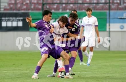 Fussball 2. Liga. SK Austria Klagenfurt gegen Young Violett Austria Wien. Almir Oda, Elias Jandrisevits  (Klagenfurt),  Marijan Oesterreicher  (Wien). Klagenfurt, 8.8.2025.
Foto: Kuess
www.qspictures.net
---
pressefotos, pressefotografie, kuess, qs, qspictures, sport, bild, bilder, bilddatenbank