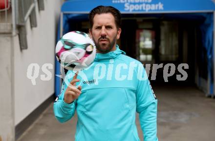 Fussball Frauen 2. Bundesliga. SK Austria Klagenfurt. Sponsorentermin. Sandro Zakany. Klagenfurt, am 5.8.2025.
Foto: Kuess
---
pressefotos, pressefotografie, kuess, qs, qspictures, sport, bild, bilder, bilddatenbank