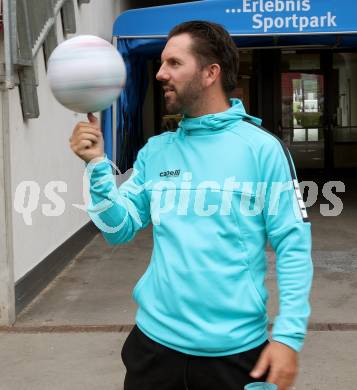 Fussball Frauen 2. Bundesliga. SK Austria Klagenfurt. Sponsorentermin. Sandro Zakany. Klagenfurt, am 5.8.2025.
Foto: Kuess
---
pressefotos, pressefotografie, kuess, qs, qspictures, sport, bild, bilder, bilddatenbank