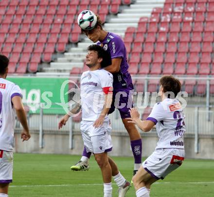 Fussball 2. Liga. SK Austria Klagenfurt gegen Young Violett Austria Wien.  Matteo Kitz (Klagenfurt),  Philipp Hosiner   (Wien). Klagenfurt, 8.8.2025.
Foto: Kuess
www.qspictures.net
---
pressefotos, pressefotografie, kuess, qs, qspictures, sport, bild, bilder, bilddatenbank