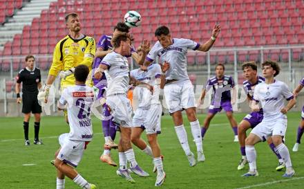 Fussball 2. Liga. SK Austria Klagenfurt gegen Young Violett Austria Wien. Manuel Kuttin,   (Klagenfurt),  Marcel Stoeger  (Wien). Klagenfurt, 8.8.2025.
Foto: Kuess
www.qspictures.net
---
pressefotos, pressefotografie, kuess, qs, qspictures, sport, bild, bilder, bilddatenbank
