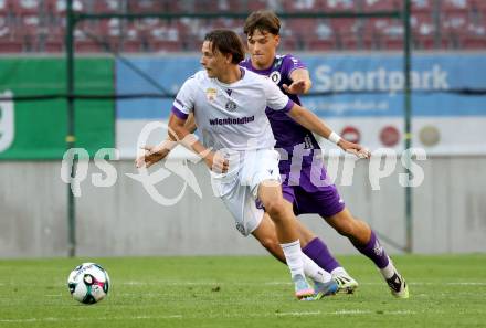 Fussball 2. Liga. SK Austria Klagenfurt gegen Young Violett Austria Wien.  Matteo Kitz (Klagenfurt),  Romeo Moerth  (Wien). Klagenfurt, 8.8.2025.
Foto: Kuess
www.qspictures.net
---
pressefotos, pressefotografie, kuess, qs, qspictures, sport, bild, bilder, bilddatenbank