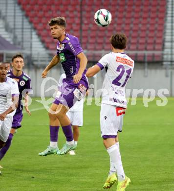 Fussball 2. Liga. SK Austria Klagenfurt gegen Young Violets Austria Wien. Dino Delic  (Klagenfurt), Felix Fischer (Wien). Klagenfurt, 8.8.2025.
Foto: Kuess
www.qspictures.net
---
pressefotos, pressefotografie, kuess, qs, qspictures, sport, bild, bilder, bilddatenbank
