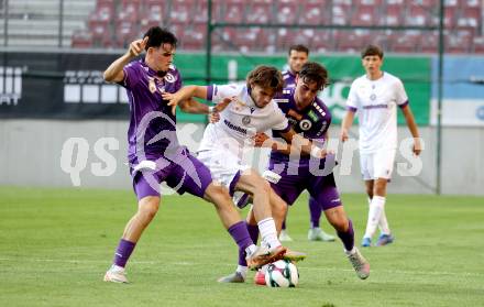 Fussball 2. Liga. SK Austria Klagenfurt gegen Young Violets Austria Wien. Almir Oda, Elias Jandrisevits  (Klagenfurt), Marijan Oesterreicher (Wien). Klagenfurt, 8.8.2025.
Foto: Kuess
www.qspictures.net
---
pressefotos, pressefotografie, kuess, qs, qspictures, sport, bild, bilder, bilddatenbank