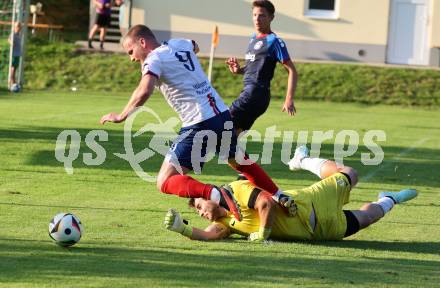Fussball Unterliga Mitte. Arriach gegen Ludmannsdorf.  Gaber Petric  (Arriach),  Manuel Jachs (Ludmannsdorf).  Arriach, am 9.8.2025.
Foto. Kuess
www.qspictures.net
---
pressefotos, pressefotografie, kuess, qs, qspictures, sport, bild, bilder, bilddatenbank