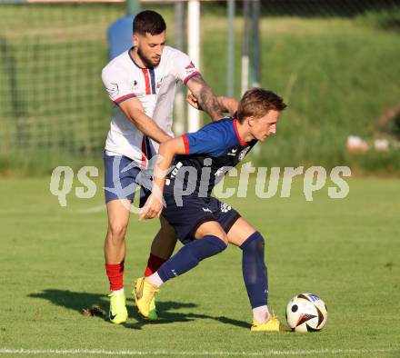 Fussball Unterliga Mitte. Arriach gegen Ludmannsdorf.  Maximilian Milosevic   (Arriach),  Julian Hobel  (Ludmannsdorf).  Arriach, am 9.8.2025.
Foto. Kuess
www.qspictures.net
---
pressefotos, pressefotografie, kuess, qs, qspictures, sport, bild, bilder, bilddatenbank