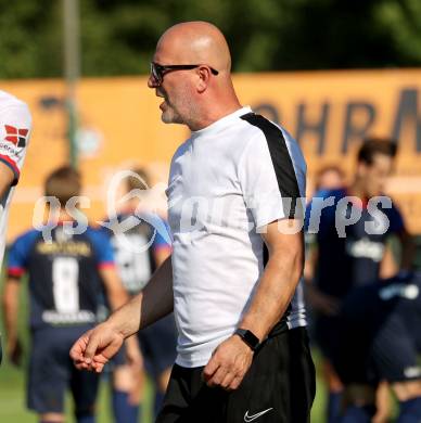 Fussball Unterliga Mitte. Arriach gegen Ludmannsdorf.  Trainer Luka Bratic  (Arriach).  Arriach, am 9.8.2025.
Foto. Kuess
www.qspictures.net
---
pressefotos, pressefotografie, kuess, qs, qspictures, sport, bild, bilder, bilddatenbank