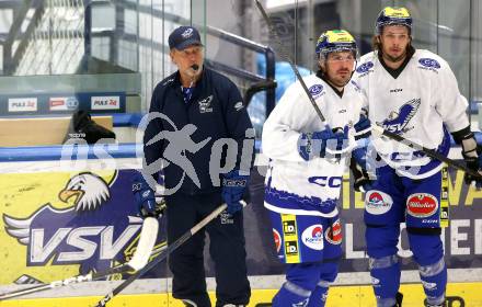 Eishockey Bundesliga. Training VSV. Trainer Tray Tuomie. Villach, am 11.8.2025.
Foto: Kuess
www.qspictures.net
---
pressefotos, pressefotografie, kuess, qs, qspictures, sport, bild, bilder, bilddatenbank