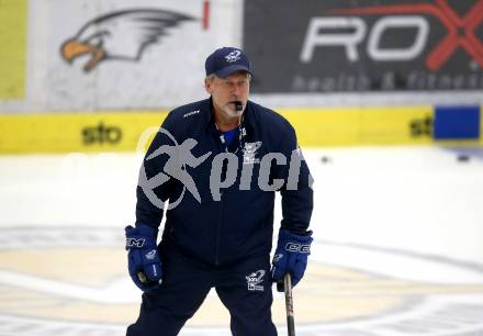Eishockey Bundesliga. Training VSV. Trainer Tray Tuomie. Villach, am 11.8.2025.
Foto: Kuess
www.qspictures.net
---
pressefotos, pressefotografie, kuess, qs, qspictures, sport, bild, bilder, bilddatenbank