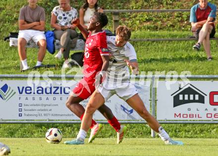 Fussball Kaerntner Liga.  Koettmannsdorf gegen SAK.  Nico Khom (Koettmannsdorf),   Andre Le Prince Chedjou Fonkou  (SAK).  Klagenfurt, am 17.8.2025.
Foto. Kuess
www.qspictures.net
---
pressefotos, pressefotografie, kuess, qs, qspictures, sport, bild, bilder, bilddatenbank