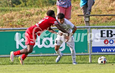 Fussball Kaerntner Liga.  Koettmannsdorf gegen SAK.  Amir Mohammadi (Koettmannsdorf),   Andre Le Prince Chedjou Fonkou  (SAK).  Klagenfurt, am 17.8.2025.
Foto. Kuess
www.qspictures.net
---
pressefotos, pressefotografie, kuess, qs, qspictures, sport, bild, bilder, bilddatenbank