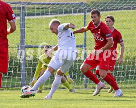 Fussball Kaerntner Liga.  Koettmannsdorf gegen SAK.  Aner Mandzic (Koettmannsdorf),  Leo Ejup    (SAK).  Klagenfurt, am 17.8.2025.
Foto. Kuess
www.qspictures.net
---
pressefotos, pressefotografie, kuess, qs, qspictures, sport, bild, bilder, bilddatenbank