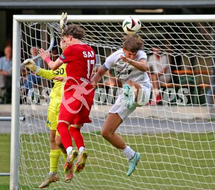 Fussball Kaerntner Liga.  Koettmannsdorf gegen SAK.  Nico Khom (Koettmannsdorf),  Jan Sasa Ogris-Martic   (SAK).  Klagenfurt, am 17.8.2025.
Foto. Kuess
www.qspictures.net
---
pressefotos, pressefotografie, kuess, qs, qspictures, sport, bild, bilder, bilddatenbank