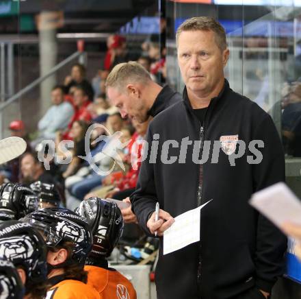 Eishockey Bundesliga. Testspiel. KAC gegen Grizzlys Wolfsburg. Trainer Mike Stewart  (Wolfsburg) Klagenfurt, am 20.8.2025.
Foto: Kuess
www.qspictures.net
---
pressefotos, pressefotografie, kuess, qs, qspictures, sport, bild, bilder, bilddatenbank