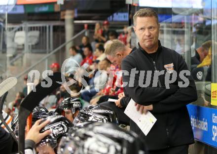 Eishockey Bundesliga. Testspiel. KAC gegen Grizzlys Wolfsburg. Trainer Mike Stewart (Wolfsburg) Klagenfurt, am 20.8.2025.
Foto: Kuess
www.qspictures.net
---
pressefotos, pressefotografie, kuess, qs, qspictures, sport, bild, bilder, bilddatenbank